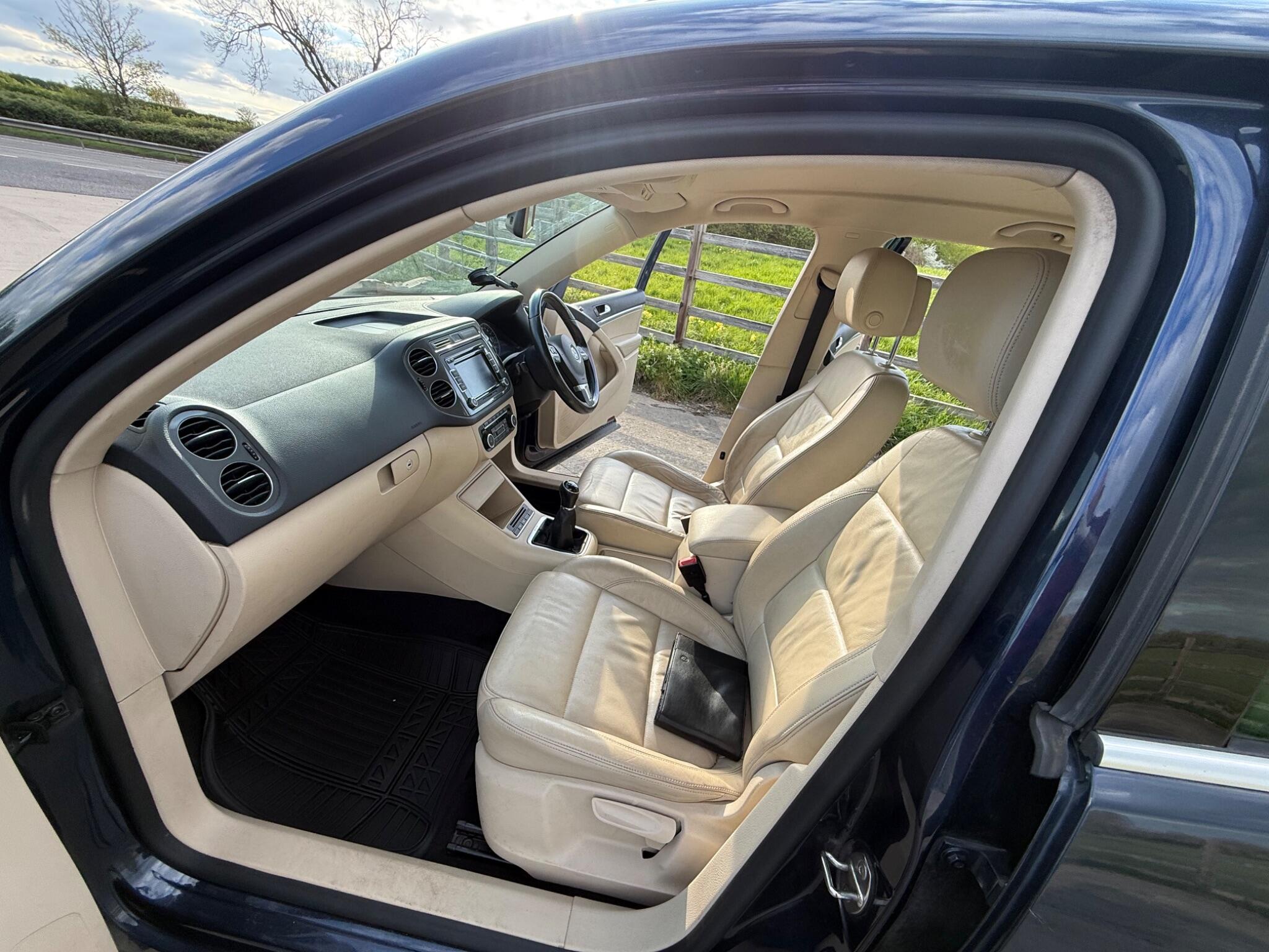 Volkswagen Tiguan 2.0 TDI BlueMotion Tech SE 4WD Euro 5 (s/s) 5dr — photo 95 of 100